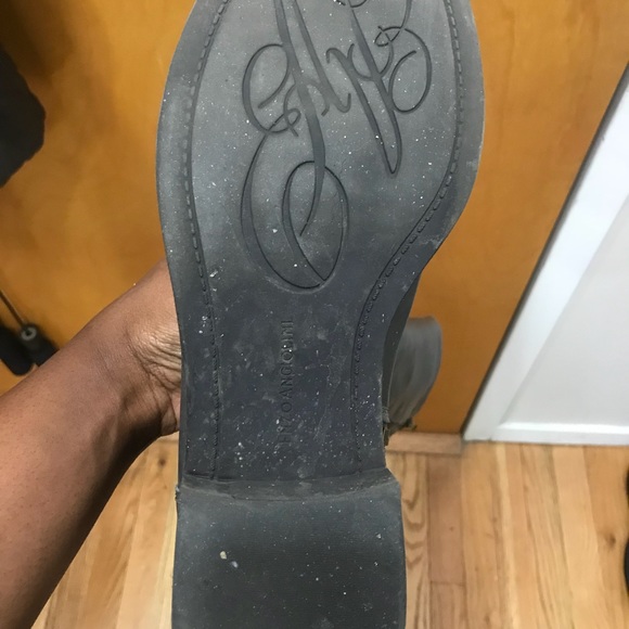 Grey boots - Picture 3 of 3